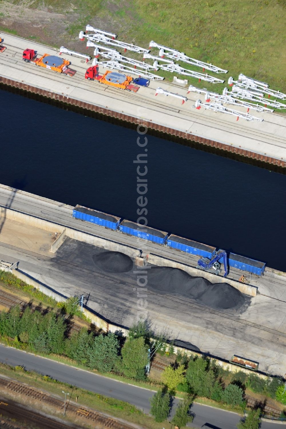 Aerial image Königs Wusterhausen - View at the North harbor at Nottekanal in Königs Wusterhausen in the federal state of Brandenburg. The North Harbour is connected to rail, road and water and it is the central industrial location in the harbor area of Königs Wusterhausen. It is operated by the LUTRA Ltd