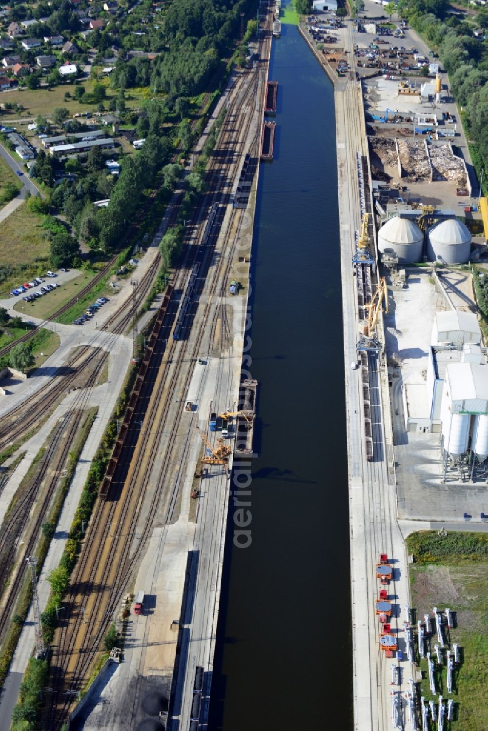 Aerial photograph Königs Wusterhausen - View at the North harbor at Nottekanal in Königs Wusterhausen in the federal state of Brandenburg. The North Harbour is connected to rail, road and water and it is the central industrial location in the harbor area of Königs Wusterhausen. It is operated by the LUTRA Ltd