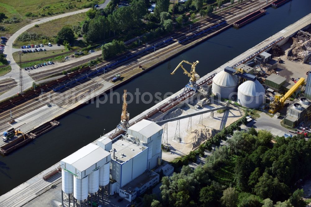 Königs Wusterhausen from the bird's eye view: View at the North harbor at Nottekanal in Königs Wusterhausen in the federal state of Brandenburg. The North Harbour is connected to rail, road and water and it is the central industrial location in the harbor area of Königs Wusterhausen. It is operated by the LUTRA Ltd