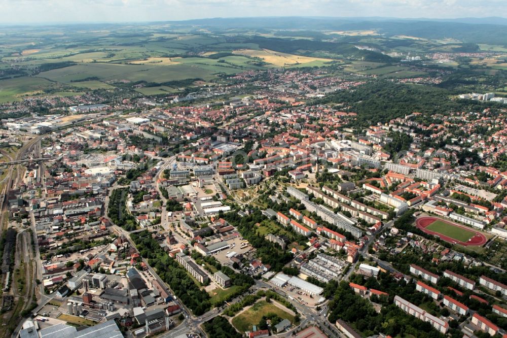 Aerial photograph Nordhausen - Nordhausen in Thuringia is a town on the southern edge of the Harz. In a drawn-green stripes, the river runs Zorge. Some attractions like the Cathedral Holy Cross, the St. Blasius Church and the Petri Tower of the historic old town, which was largely destroyed in the second world war are still preserved. The Petersberg, with its parks and recreational facilities was a few years ago the location of the State Garden Show. Nordhausen is a location of the middle class. The Nordbrand Nordhausen GmbH is a nationally known manufacturer of regional beverages