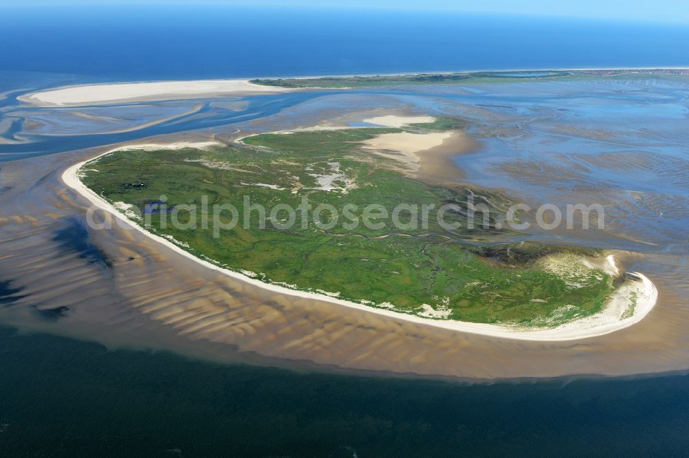 Juist from above - View of the nature preserved North Sea island Memmert and the island Juist in the North Sea with Wadden Sea in Lower Saxony