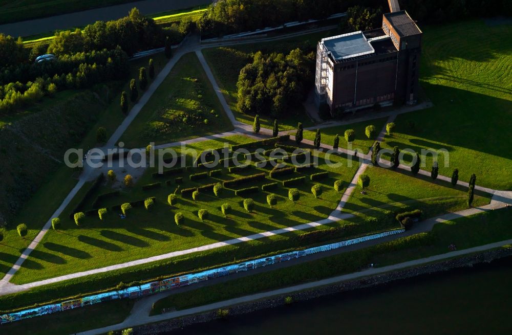 Aerial photograph Gelsenkirchen - View of the Nordsternpark, a landscaped park on the site of the former Nordstern in Gelsenkirchen. After the closure of the premises Nordstern building was renovated and turned into a park