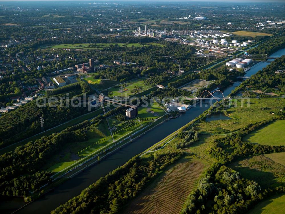 Aerial image Gelsenkirchen - View of the Nordsternpark, a landscaped park on the site of the former Nordstern in Gelsenkirchen. After the closure of the premises Nordstern building was renovated and turned into a park