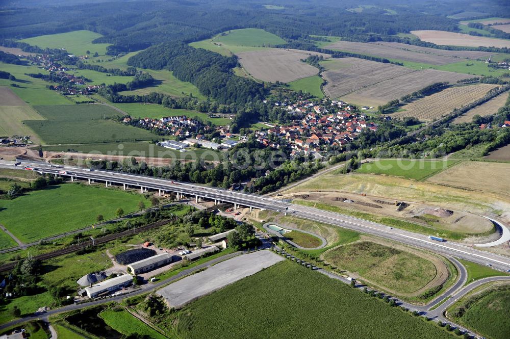 Aerial image Eisenach - Blick auf den Verlauf des Projekt Nordverlegung / Umfahrung Hörselberge der Autobahn E40 / A4 in Thüringen bei Eisenach. Durchgeführt werden die im Zuge dieses Projektes notwendigen Arbeiten unter an derem von den Mitarbeitern der Niederlassung Weimar der EUROVIA Verkehrsbau Union sowie der Niederlassungen Abbruch und Erdbau, Betonstraßenbau, Ingenieurbau und TECO Schallschutz der EUROVIA Beton sowie der DEGES.