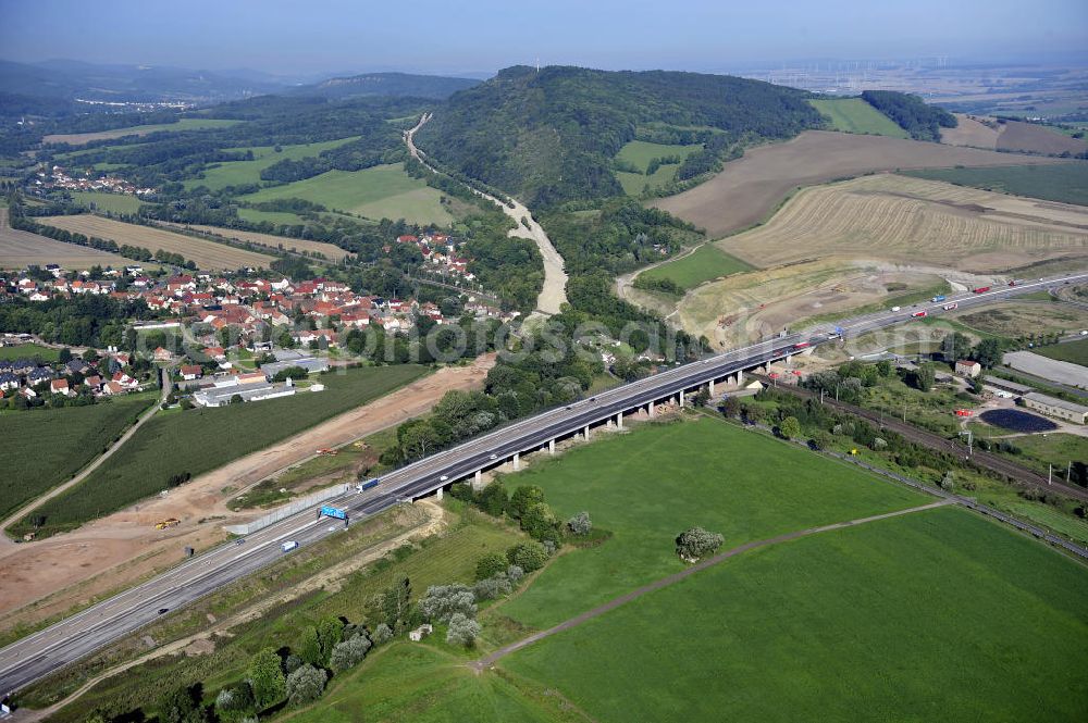 Eisenach from above - Blick auf den Verlauf des Projekt Nordverlegung / Umfahrung Hörselberge der Autobahn E40 / A4 in Thüringen bei Eisenach. Durchgeführt werden die im Zuge dieses Projektes notwendigen Arbeiten unter an derem von den Mitarbeitern der Niederlassung Weimar der EUROVIA Verkehrsbau Union sowie der Niederlassungen Abbruch und Erdbau, Betonstraßenbau, Ingenieurbau und TECO Schallschutz der EUROVIA Beton sowie der DEGES.