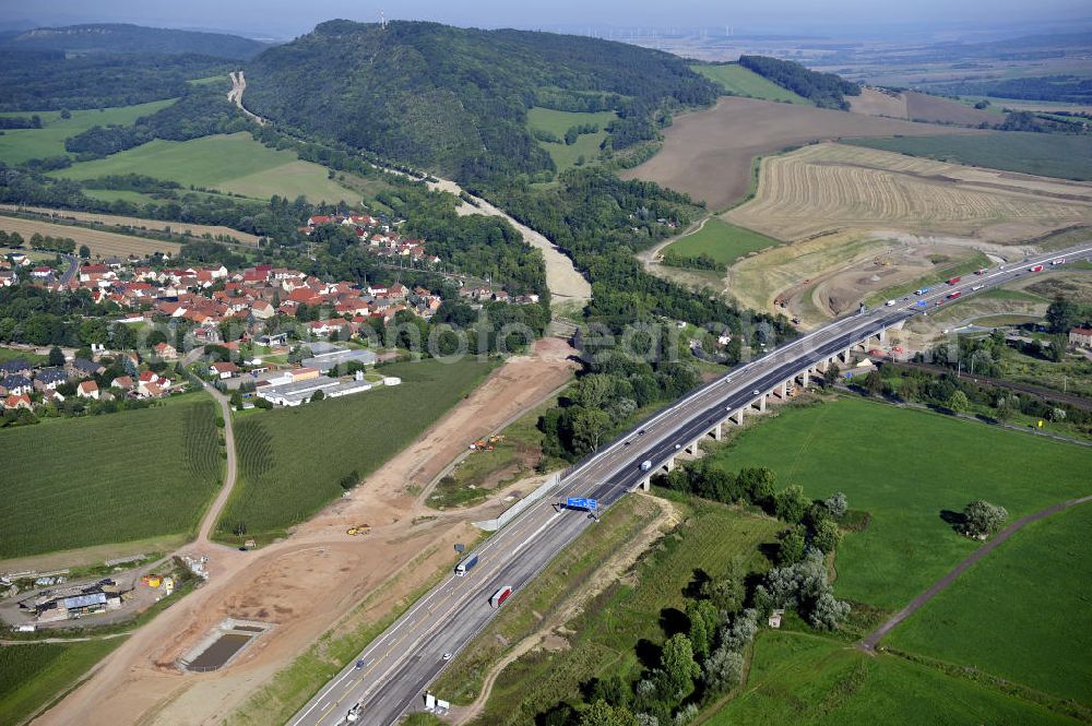 Aerial image Eisenach - Blick auf den Verlauf des Projekt Nordverlegung / Umfahrung Hörselberge der Autobahn E40 / A4 in Thüringen bei Eisenach. Durchgeführt werden die im Zuge dieses Projektes notwendigen Arbeiten unter an derem von den Mitarbeitern der Niederlassung Weimar der EUROVIA Verkehrsbau Union sowie der Niederlassungen Abbruch und Erdbau, Betonstraßenbau, Ingenieurbau und TECO Schallschutz der EUROVIA Beton sowie der DEGES.