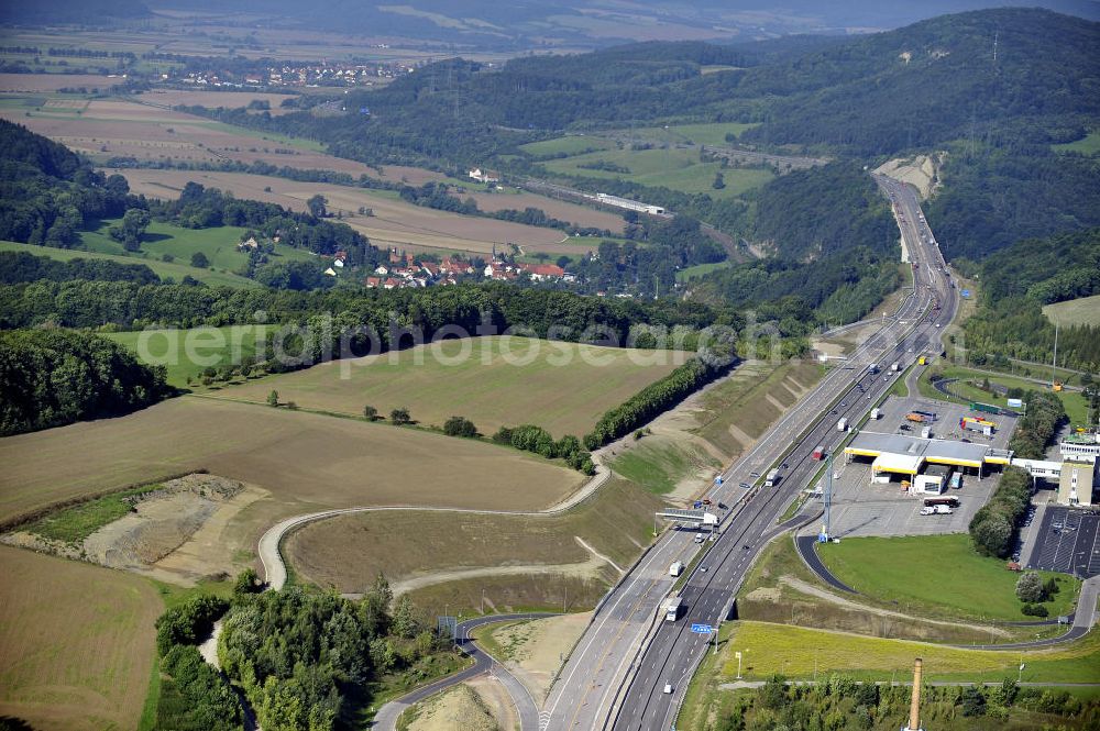 Eisenach from above - Blick auf den Verlauf des Projekt Nordverlegung / Umfahrung Hörselberge der Autobahn E40 / A4 in Thüringen bei Eisenach. Durchgeführt werden die im Zuge dieses Projektes notwendigen Arbeiten unter an derem von den Mitarbeitern der Niederlassung Weimar der EUROVIA Verkehrsbau Union sowie der Niederlassungen Abbruch und Erdbau, Betonstraßenbau, Ingenieurbau und TECO Schallschutz der EUROVIA Beton sowie der DEGES.