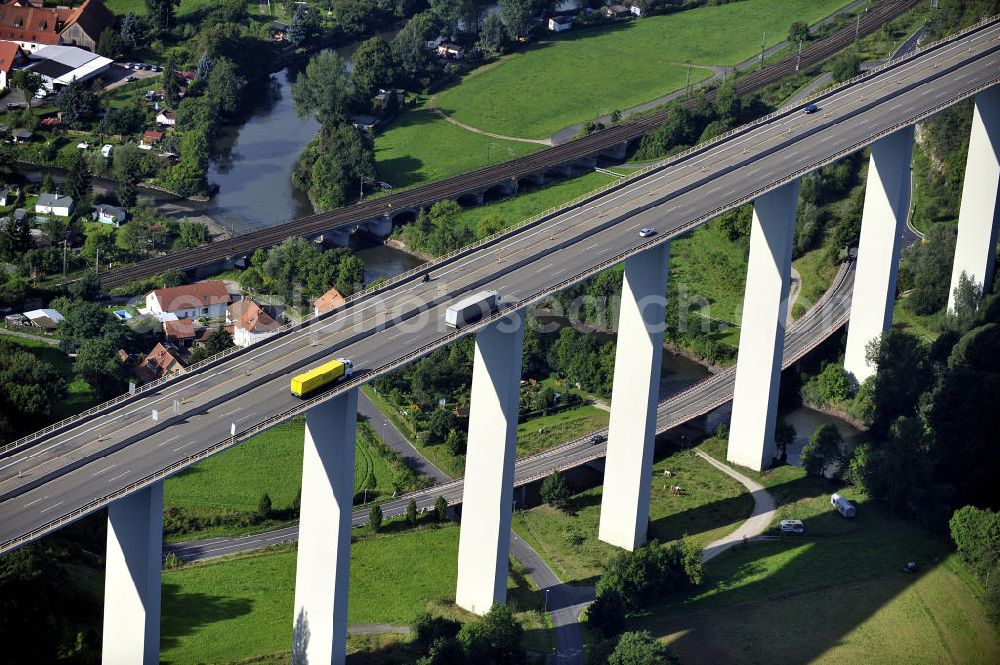 Eisenach from the bird's eye view: Blick auf den Verlauf des Projekt Nordverlegung / Umfahrung Hörselberge der Autobahn E40 / A4 in Thüringen bei Eisenach. Durchgeführt werden die im Zuge dieses Projektes notwendigen Arbeiten unter an derem von den Mitarbeitern der Niederlassung Weimar der EUROVIA Verkehrsbau Union sowie der Niederlassungen Abbruch und Erdbau, Betonstraßenbau, Ingenieurbau und TECO Schallschutz der EUROVIA Beton sowie der DEGES.