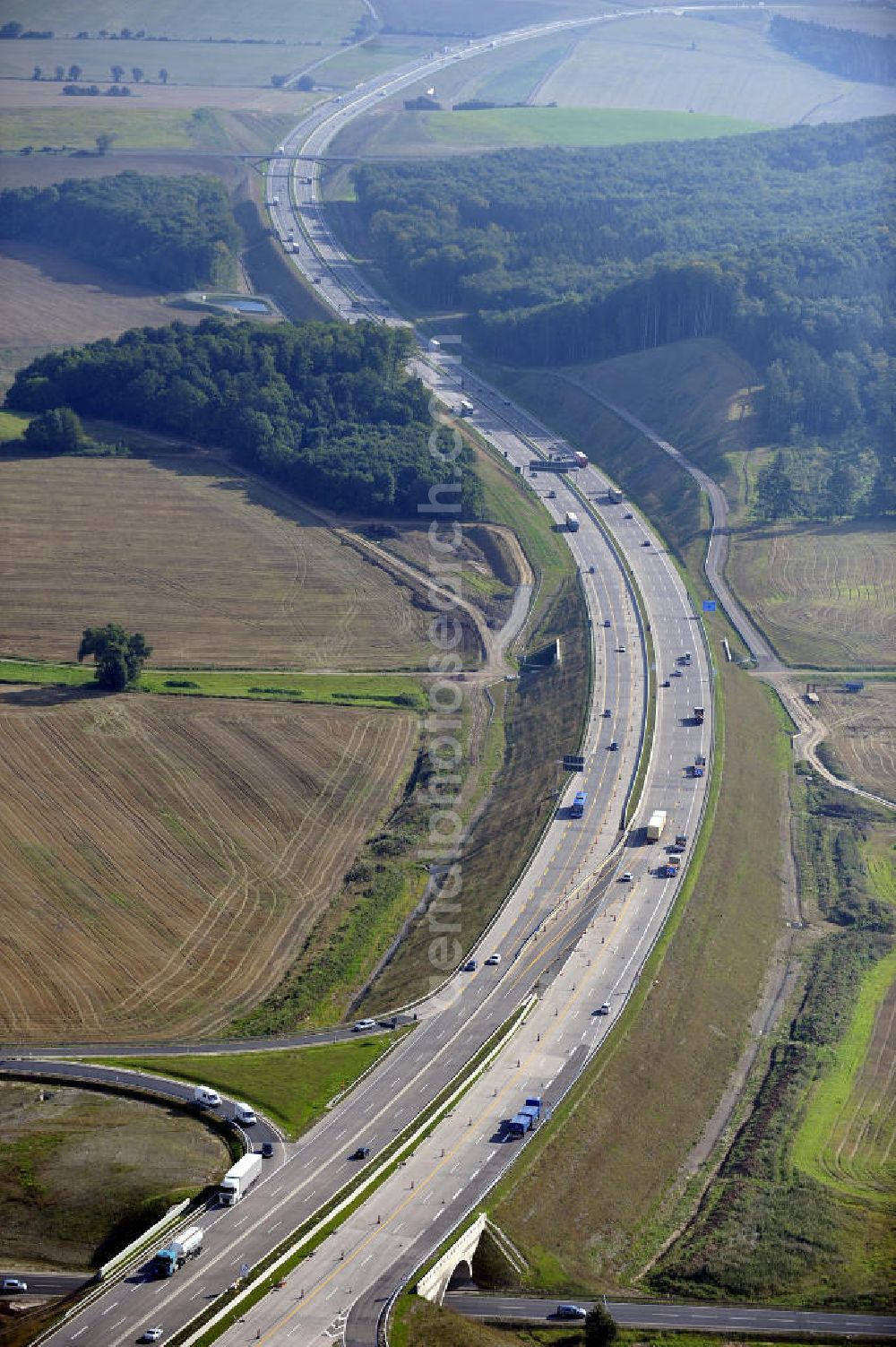 Aerial image Eisenach - Blick auf den Verlauf des Projekt Nordverlegung / Umfahrung Hörselberge der Autobahn E40 / A4 in Thüringen bei Eisenach. Durchgeführt werden die im Zuge dieses Projektes notwendigen Arbeiten unter an derem von den Mitarbeitern der Niederlassung Weimar der EUROVIA Verkehrsbau Union sowie der Niederlassungen Abbruch und Erdbau, Betonstraßenbau, Ingenieurbau und TECO Schallschutz der EUROVIA Beton sowie der DEGES.