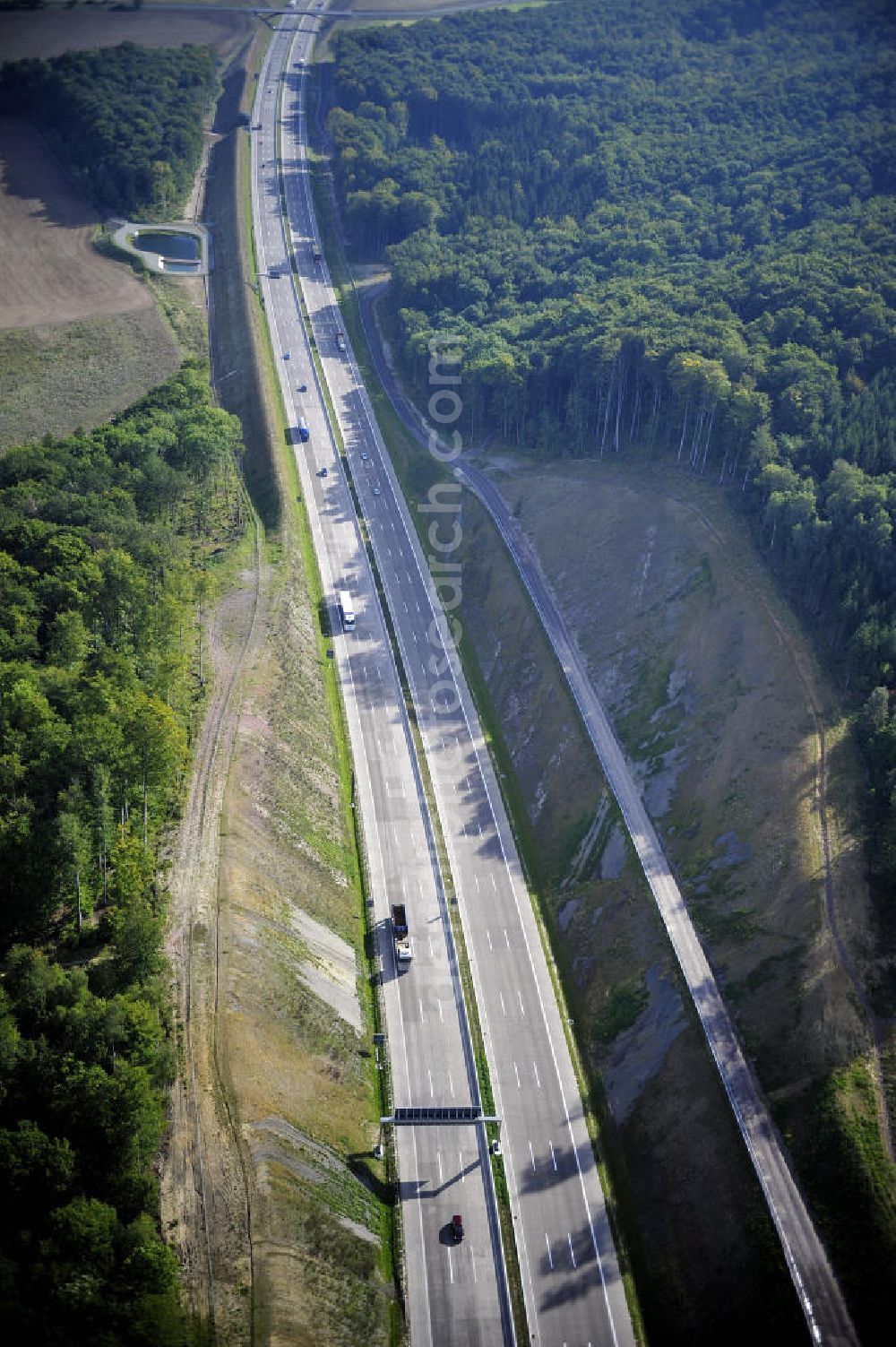 Eisenach from above - Blick auf den Verlauf des Projekt Nordverlegung / Umfahrung Hörselberge der Autobahn E40 / A4 in Thüringen bei Eisenach. Durchgeführt werden die im Zuge dieses Projektes notwendigen Arbeiten unter an derem von den Mitarbeitern der Niederlassung Weimar der EUROVIA Verkehrsbau Union sowie der Niederlassungen Abbruch und Erdbau, Betonstraßenbau, Ingenieurbau und TECO Schallschutz der EUROVIA Beton sowie der DEGES.