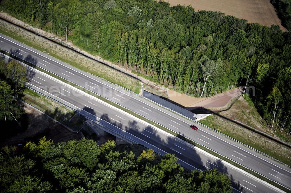 Aerial photograph Eisenach - Blick auf den Verlauf des Projekt Nordverlegung / Umfahrung Hörselberge der Autobahn E40 / A4 in Thüringen bei Eisenach. Durchgeführt werden die im Zuge dieses Projektes notwendigen Arbeiten unter an derem von den Mitarbeitern der Niederlassung Weimar der EUROVIA Verkehrsbau Union sowie der Niederlassungen Abbruch und Erdbau, Betonstraßenbau, Ingenieurbau und TECO Schallschutz der EUROVIA Beton sowie der DEGES.