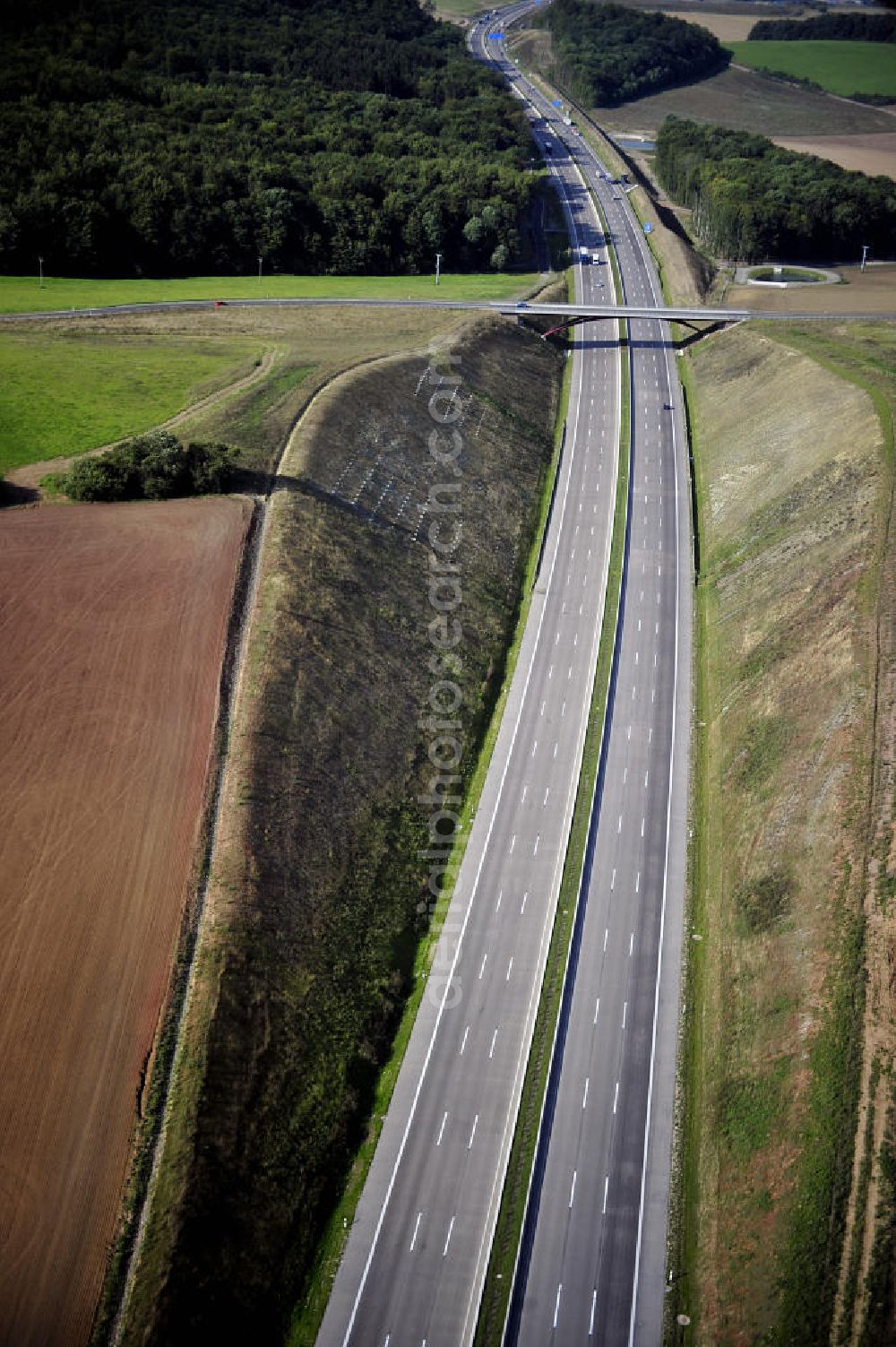 Aerial image Eisenach - Blick auf den Verlauf des Projekt Nordverlegung / Umfahrung Hörselberge der Autobahn E40 / A4 in Thüringen bei Eisenach. Durchgeführt werden die im Zuge dieses Projektes notwendigen Arbeiten unter an derem von den Mitarbeitern der Niederlassung Weimar der EUROVIA Verkehrsbau Union sowie der Niederlassungen Abbruch und Erdbau, Betonstraßenbau, Ingenieurbau und TECO Schallschutz der EUROVIA Beton sowie der DEGES.