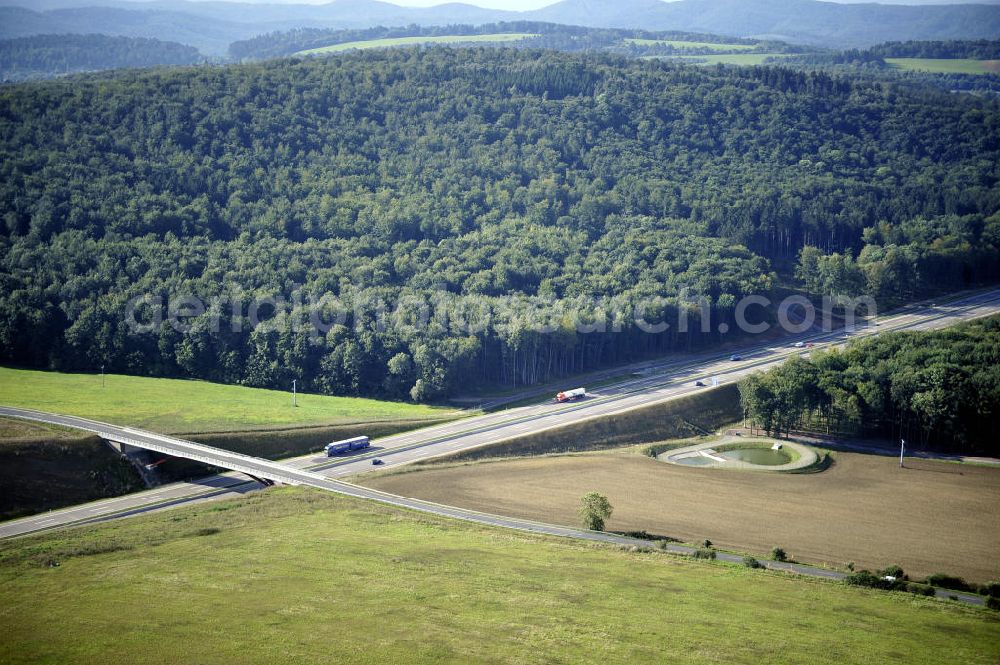 Aerial photograph Eisenach - Blick auf den Verlauf des Projekt Nordverlegung / Umfahrung Hörselberge der Autobahn E40 / A4 in Thüringen bei Eisenach. Durchgeführt werden die im Zuge dieses Projektes notwendigen Arbeiten unter an derem von den Mitarbeitern der Niederlassung Weimar der EUROVIA Verkehrsbau Union sowie der Niederlassungen Abbruch und Erdbau, Betonstraßenbau, Ingenieurbau und TECO Schallschutz der EUROVIA Beton sowie der DEGES.