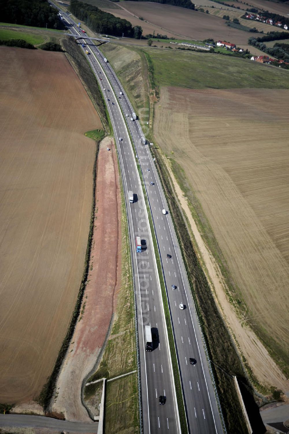 Eisenach from the bird's eye view: Blick auf den Verlauf des Projekt Nordverlegung / Umfahrung Hörselberge der Autobahn E40 / A4 in Thüringen bei Eisenach. Durchgeführt werden die im Zuge dieses Projektes notwendigen Arbeiten unter an derem von den Mitarbeitern der Niederlassung Weimar der EUROVIA Verkehrsbau Union sowie der Niederlassungen Abbruch und Erdbau, Betonstraßenbau, Ingenieurbau und TECO Schallschutz der EUROVIA Beton sowie der DEGES.