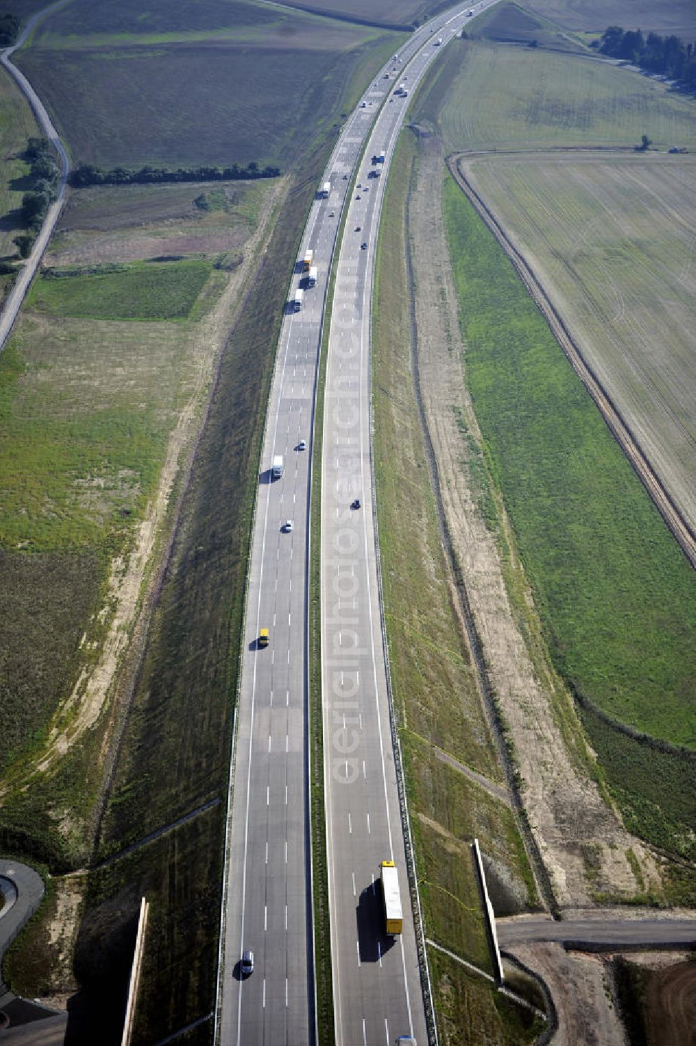 Eisenach from above - Blick auf den Verlauf des Projekt Nordverlegung / Umfahrung Hörselberge der Autobahn E40 / A4 in Thüringen bei Eisenach. Durchgeführt werden die im Zuge dieses Projektes notwendigen Arbeiten unter an derem von den Mitarbeitern der Niederlassung Weimar der EUROVIA Verkehrsbau Union sowie der Niederlassungen Abbruch und Erdbau, Betonstraßenbau, Ingenieurbau und TECO Schallschutz der EUROVIA Beton sowie der DEGES.