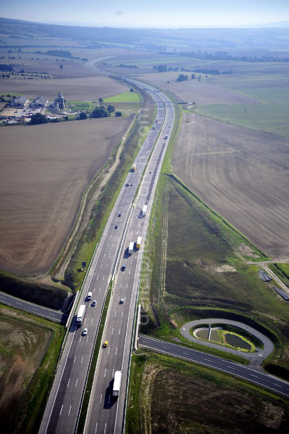 Aerial image Eisenach - Blick auf den Verlauf des Projekt Nordverlegung / Umfahrung Hörselberge der Autobahn E40 / A4 in Thüringen bei Eisenach. Durchgeführt werden die im Zuge dieses Projektes notwendigen Arbeiten unter an derem von den Mitarbeitern der Niederlassung Weimar der EUROVIA Verkehrsbau Union sowie der Niederlassungen Abbruch und Erdbau, Betonstraßenbau, Ingenieurbau und TECO Schallschutz der EUROVIA Beton sowie der DEGES.