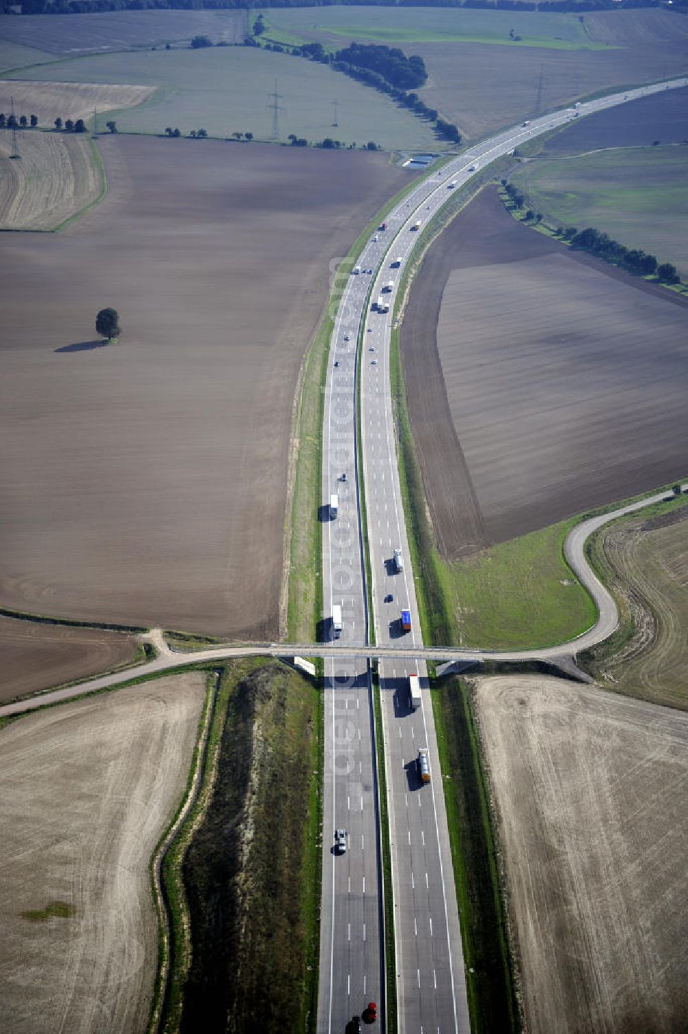 Eisenach from the bird's eye view: Blick auf den Verlauf des Projekt Nordverlegung / Umfahrung Hörselberge der Autobahn E40 / A4 in Thüringen bei Eisenach. Durchgeführt werden die im Zuge dieses Projektes notwendigen Arbeiten unter an derem von den Mitarbeitern der Niederlassung Weimar der EUROVIA Verkehrsbau Union sowie der Niederlassungen Abbruch und Erdbau, Betonstraßenbau, Ingenieurbau und TECO Schallschutz der EUROVIA Beton sowie der DEGES.