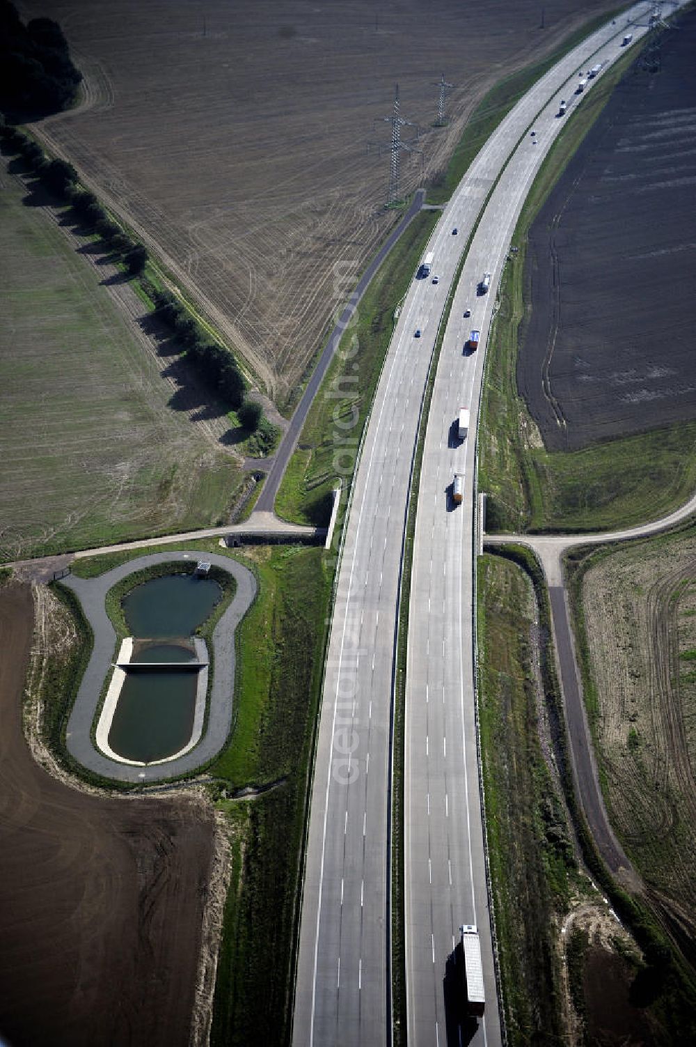 Aerial image Eisenach - Blick auf den Verlauf des Projekt Nordverlegung / Umfahrung Hörselberge der Autobahn E40 / A4 in Thüringen bei Eisenach. Durchgeführt werden die im Zuge dieses Projektes notwendigen Arbeiten unter an derem von den Mitarbeitern der Niederlassung Weimar der EUROVIA Verkehrsbau Union sowie der Niederlassungen Abbruch und Erdbau, Betonstraßenbau, Ingenieurbau und TECO Schallschutz der EUROVIA Beton sowie der DEGES.