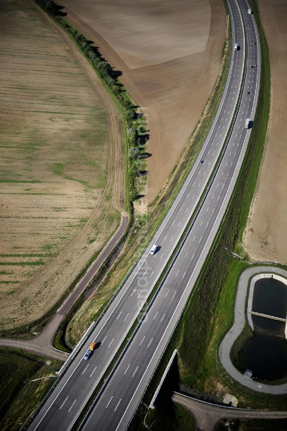 Eisenach from the bird's eye view: Blick auf den Verlauf des Projekt Nordverlegung / Umfahrung Hörselberge der Autobahn E40 / A4 in Thüringen bei Eisenach. Durchgeführt werden die im Zuge dieses Projektes notwendigen Arbeiten unter an derem von den Mitarbeitern der Niederlassung Weimar der EUROVIA Verkehrsbau Union sowie der Niederlassungen Abbruch und Erdbau, Betonstraßenbau, Ingenieurbau und TECO Schallschutz der EUROVIA Beton sowie der DEGES.