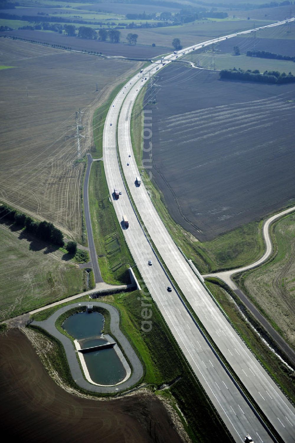 Aerial photograph Eisenach - Blick auf den Verlauf des Projekt Nordverlegung / Umfahrung Hörselberge der Autobahn E40 / A4 in Thüringen bei Eisenach. Durchgeführt werden die im Zuge dieses Projektes notwendigen Arbeiten unter an derem von den Mitarbeitern der Niederlassung Weimar der EUROVIA Verkehrsbau Union sowie der Niederlassungen Abbruch und Erdbau, Betonstraßenbau, Ingenieurbau und TECO Schallschutz der EUROVIA Beton sowie der DEGES.