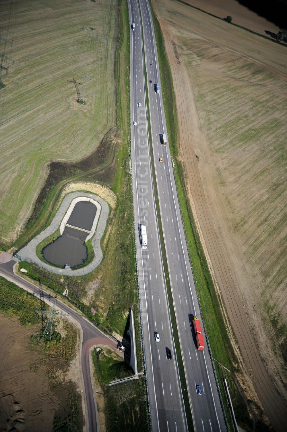 Eisenach from the bird's eye view: Blick auf den Verlauf des Projekt Nordverlegung / Umfahrung Hörselberge der Autobahn E40 / A4 in Thüringen bei Eisenach. Durchgeführt werden die im Zuge dieses Projektes notwendigen Arbeiten unter an derem von den Mitarbeitern der Niederlassung Weimar der EUROVIA Verkehrsbau Union sowie der Niederlassungen Abbruch und Erdbau, Betonstraßenbau, Ingenieurbau und TECO Schallschutz der EUROVIA Beton sowie der DEGES.