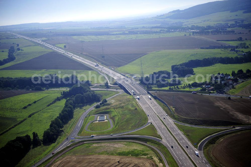 Aerial image Eisenach - Blick auf den Verlauf des Projekt Nordverlegung / Umfahrung Hörselberge der Autobahn E40 / A4 in Thüringen bei Eisenach. Durchgeführt werden die im Zuge dieses Projektes notwendigen Arbeiten unter an derem von den Mitarbeitern der Niederlassung Weimar der EUROVIA Verkehrsbau Union sowie der Niederlassungen Abbruch und Erdbau, Betonstraßenbau, Ingenieurbau und TECO Schallschutz der EUROVIA Beton sowie der DEGES.