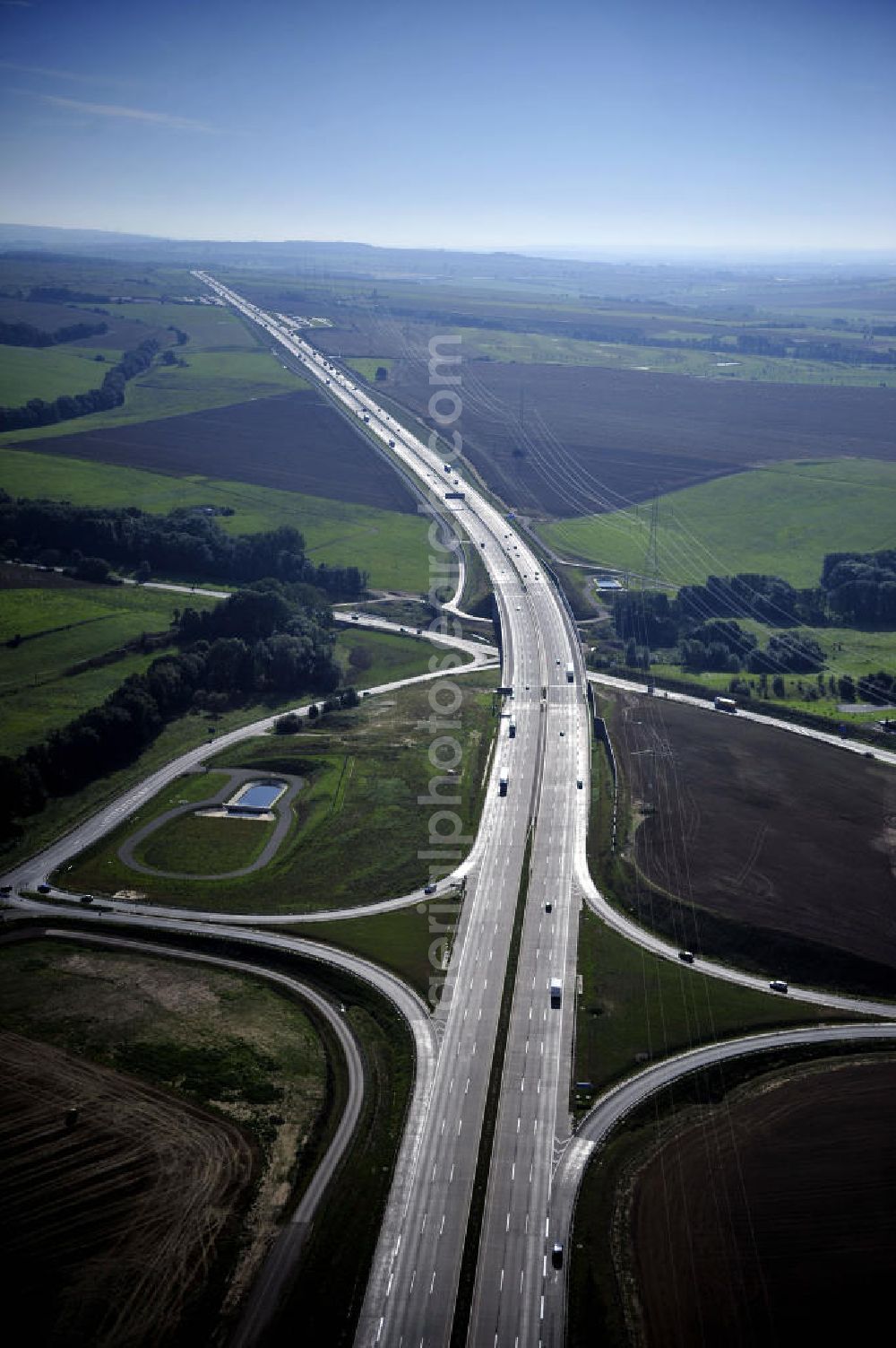 Eisenach from above - Blick auf den Verlauf des Projekt Nordverlegung / Umfahrung Hörselberge der Autobahn E40 / A4 in Thüringen bei Eisenach. Durchgeführt werden die im Zuge dieses Projektes notwendigen Arbeiten unter an derem von den Mitarbeitern der Niederlassung Weimar der EUROVIA Verkehrsbau Union sowie der Niederlassungen Abbruch und Erdbau, Betonstraßenbau, Ingenieurbau und TECO Schallschutz der EUROVIA Beton sowie der DEGES.