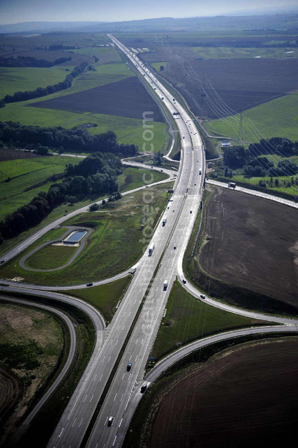 Eisenach from the bird's eye view: Blick auf den Verlauf des Projekt Nordverlegung / Umfahrung Hörselberge der Autobahn E40 / A4 in Thüringen bei Eisenach. Durchgeführt werden die im Zuge dieses Projektes notwendigen Arbeiten unter an derem von den Mitarbeitern der Niederlassung Weimar der EUROVIA Verkehrsbau Union sowie der Niederlassungen Abbruch und Erdbau, Betonstraßenbau, Ingenieurbau und TECO Schallschutz der EUROVIA Beton sowie der DEGES.