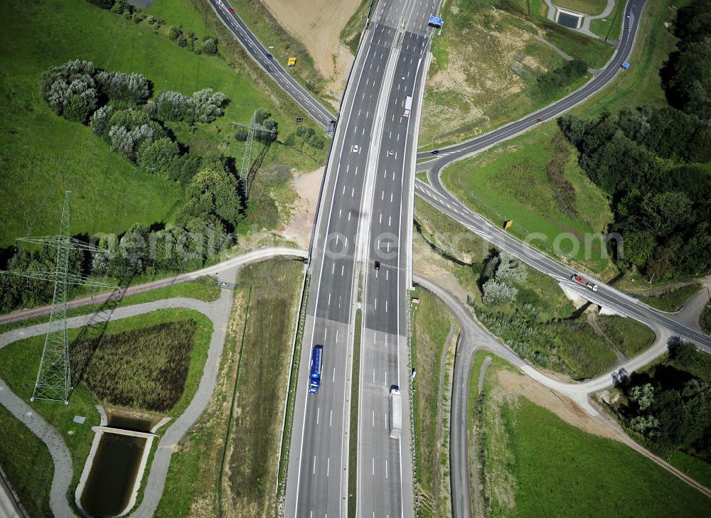 Eisenach from the bird's eye view: Blick auf den Verlauf des Projekt Nordverlegung / Umfahrung Hörselberge der Autobahn E40 / A4 in Thüringen bei Eisenach. Durchgeführt werden die im Zuge dieses Projektes notwendigen Arbeiten unter an derem von den Mitarbeitern der Niederlassung Weimar der EUROVIA Verkehrsbau Union sowie der Niederlassungen Abbruch und Erdbau, Betonstraßenbau, Ingenieurbau und TECO Schallschutz der EUROVIA Beton sowie der DEGES.