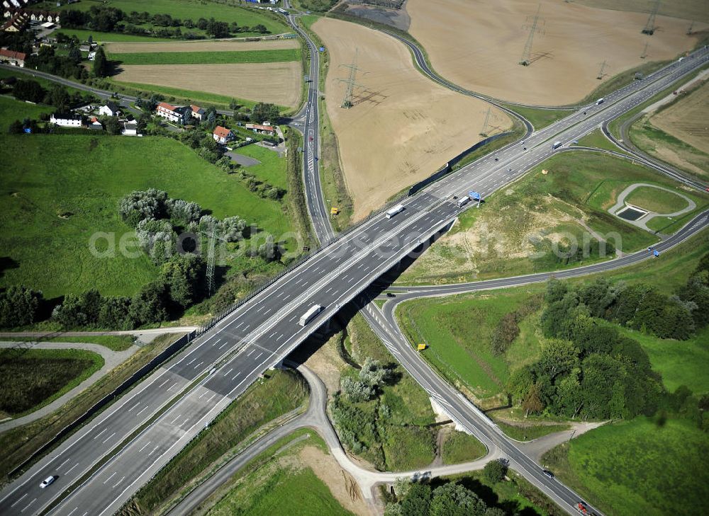 Aerial photograph Eisenach - Blick auf den Verlauf des Projekt Nordverlegung / Umfahrung Hörselberge der Autobahn E40 / A4 in Thüringen bei Eisenach. Durchgeführt werden die im Zuge dieses Projektes notwendigen Arbeiten unter an derem von den Mitarbeitern der Niederlassung Weimar der EUROVIA Verkehrsbau Union sowie der Niederlassungen Abbruch und Erdbau, Betonstraßenbau, Ingenieurbau und TECO Schallschutz der EUROVIA Beton sowie der DEGES.