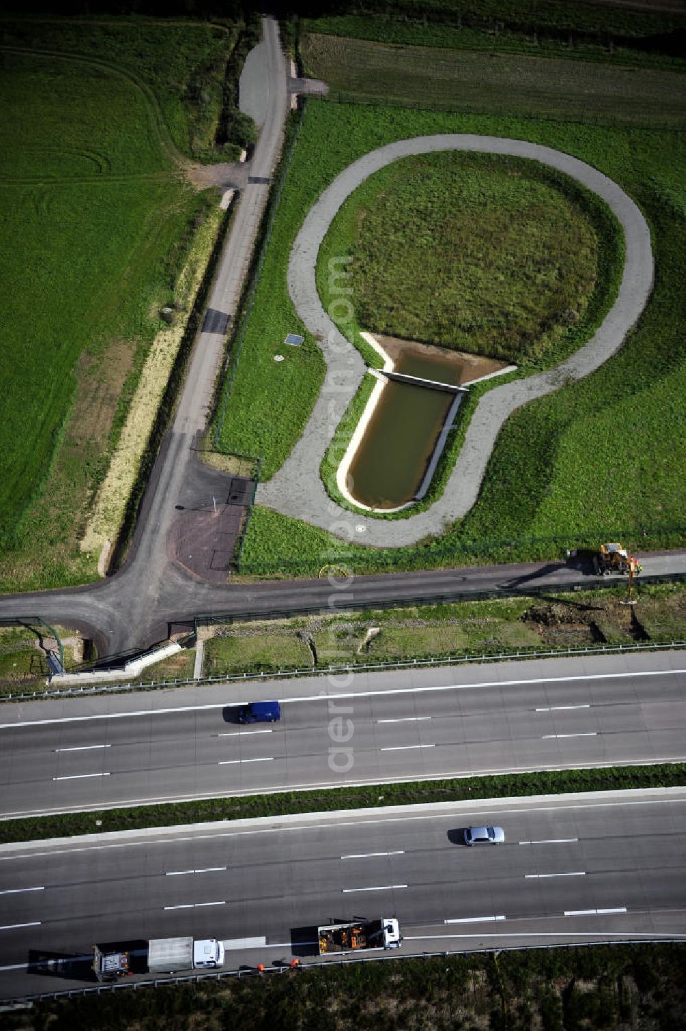 Eisenach from the bird's eye view: Blick auf den Verlauf des Projekt Nordverlegung / Umfahrung Hörselberge der Autobahn E40 / A4 in Thüringen bei Eisenach. Durchgeführt werden die im Zuge dieses Projektes notwendigen Arbeiten unter an derem von den Mitarbeitern der Niederlassung Weimar der EUROVIA Verkehrsbau Union sowie der Niederlassungen Abbruch und Erdbau, Betonstraßenbau, Ingenieurbau und TECO Schallschutz der EUROVIA Beton sowie der DEGES.