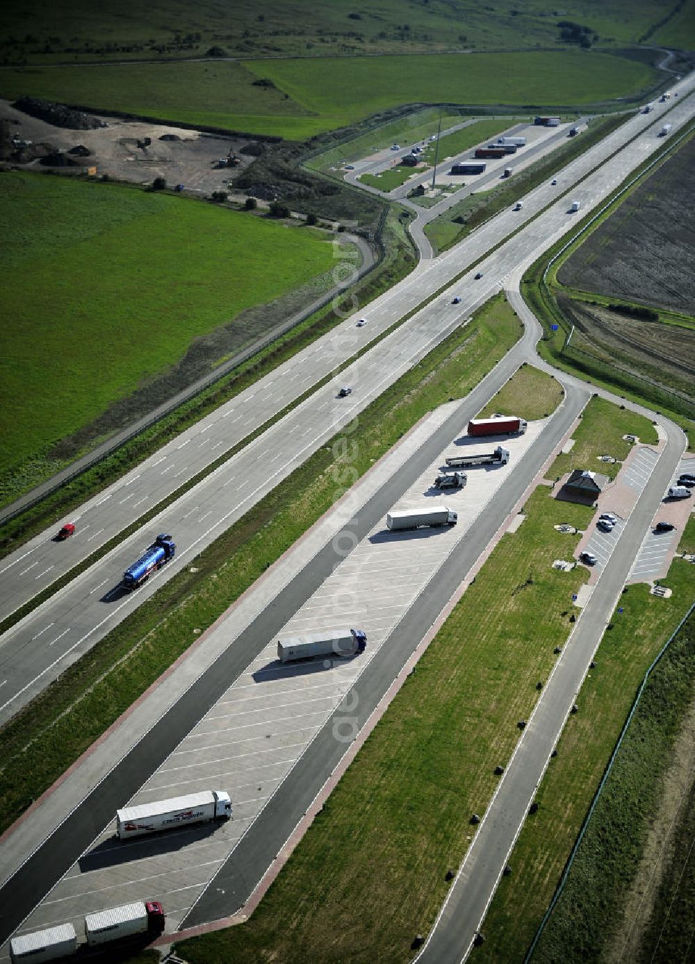 Aerial image Eisenach - Blick auf den Verlauf des Projekt Nordverlegung / Umfahrung Hörselberge der Autobahn E40 / A4 in Thüringen bei Eisenach. Durchgeführt werden die im Zuge dieses Projektes notwendigen Arbeiten unter an derem von den Mitarbeitern der Niederlassung Weimar der EUROVIA Verkehrsbau Union sowie der Niederlassungen Abbruch und Erdbau, Betonstraßenbau, Ingenieurbau und TECO Schallschutz der EUROVIA Beton sowie der DEGES.