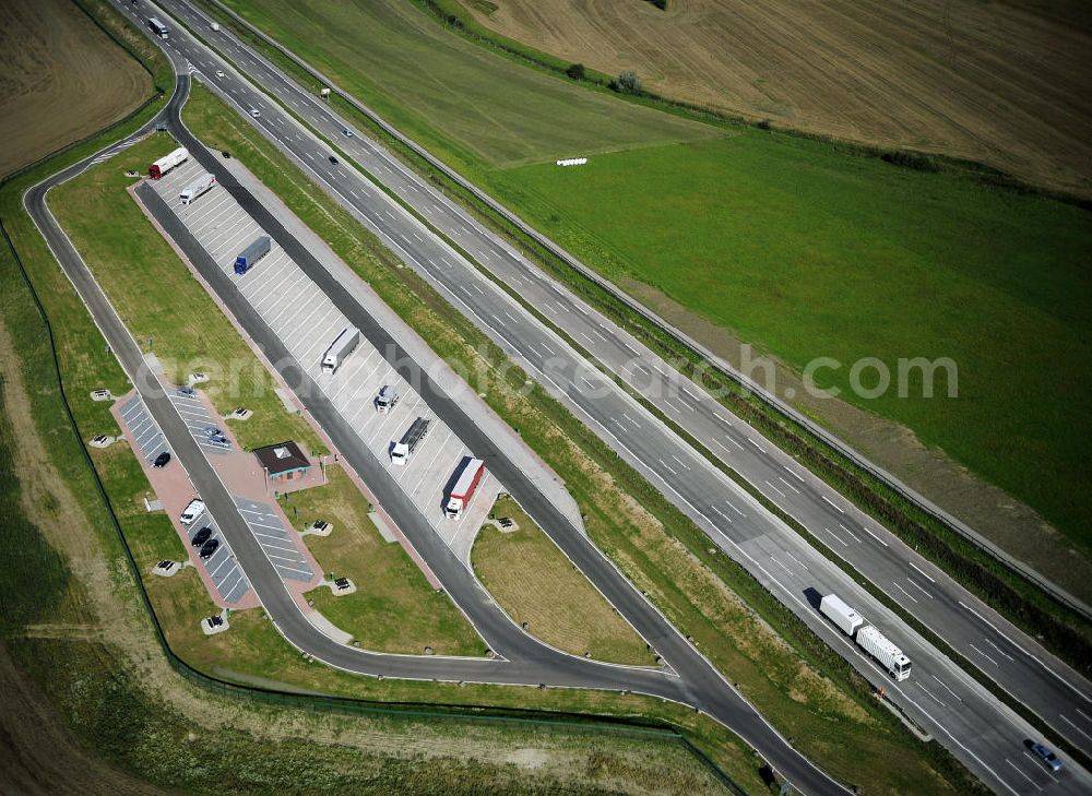 Aerial photograph Eisenach - Blick auf den Verlauf des Projekt Nordverlegung / Umfahrung Hörselberge der Autobahn E40 / A4 in Thüringen bei Eisenach. Durchgeführt werden die im Zuge dieses Projektes notwendigen Arbeiten unter an derem von den Mitarbeitern der Niederlassung Weimar der EUROVIA Verkehrsbau Union sowie der Niederlassungen Abbruch und Erdbau, Betonstraßenbau, Ingenieurbau und TECO Schallschutz der EUROVIA Beton sowie der DEGES.