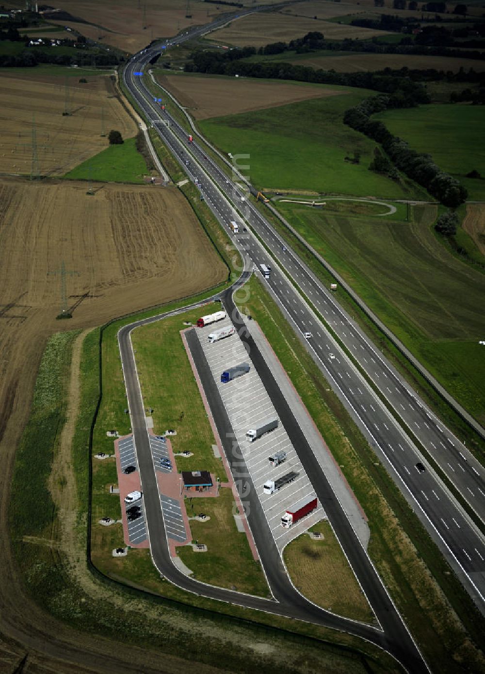 Eisenach from above - Blick auf den Verlauf des Projekt Nordverlegung / Umfahrung Hörselberge der Autobahn E40 / A4 in Thüringen bei Eisenach. Durchgeführt werden die im Zuge dieses Projektes notwendigen Arbeiten unter an derem von den Mitarbeitern der Niederlassung Weimar der EUROVIA Verkehrsbau Union sowie der Niederlassungen Abbruch und Erdbau, Betonstraßenbau, Ingenieurbau und TECO Schallschutz der EUROVIA Beton sowie der DEGES.