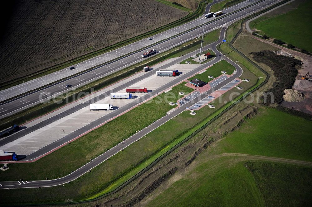 Aerial photograph Eisenach - Blick auf den Verlauf des Projekt Nordverlegung / Umfahrung Hörselberge der Autobahn E40 / A4 in Thüringen bei Eisenach. Durchgeführt werden die im Zuge dieses Projektes notwendigen Arbeiten unter an derem von den Mitarbeitern der Niederlassung Weimar der EUROVIA Verkehrsbau Union sowie der Niederlassungen Abbruch und Erdbau, Betonstraßenbau, Ingenieurbau und TECO Schallschutz der EUROVIA Beton sowie der DEGES.