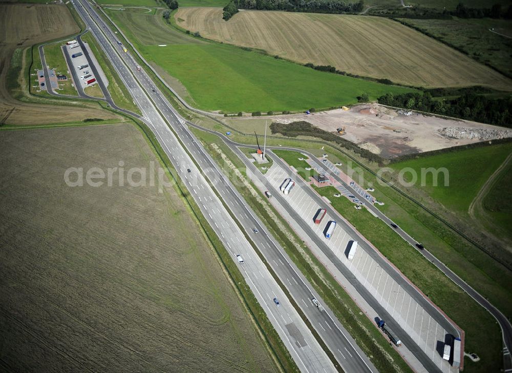 Eisenach from the bird's eye view: Blick auf den Verlauf des Projekt Nordverlegung / Umfahrung Hörselberge der Autobahn E40 / A4 in Thüringen bei Eisenach. Durchgeführt werden die im Zuge dieses Projektes notwendigen Arbeiten unter an derem von den Mitarbeitern der Niederlassung Weimar der EUROVIA Verkehrsbau Union sowie der Niederlassungen Abbruch und Erdbau, Betonstraßenbau, Ingenieurbau und TECO Schallschutz der EUROVIA Beton sowie der DEGES.