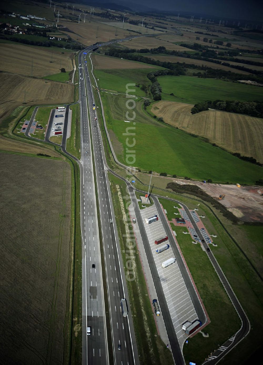 Aerial photograph Eisenach - Blick auf den Verlauf des Projekt Nordverlegung / Umfahrung Hörselberge der Autobahn E40 / A4 in Thüringen bei Eisenach. Durchgeführt werden die im Zuge dieses Projektes notwendigen Arbeiten unter an derem von den Mitarbeitern der Niederlassung Weimar der EUROVIA Verkehrsbau Union sowie der Niederlassungen Abbruch und Erdbau, Betonstraßenbau, Ingenieurbau und TECO Schallschutz der EUROVIA Beton sowie der DEGES.