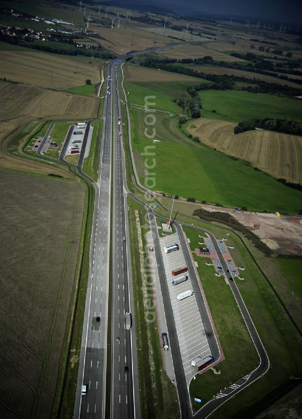 Eisenach from above - Blick auf den Verlauf des Projekt Nordverlegung / Umfahrung Hörselberge der Autobahn E40 / A4 in Thüringen bei Eisenach. Durchgeführt werden die im Zuge dieses Projektes notwendigen Arbeiten unter an derem von den Mitarbeitern der Niederlassung Weimar der EUROVIA Verkehrsbau Union sowie der Niederlassungen Abbruch und Erdbau, Betonstraßenbau, Ingenieurbau und TECO Schallschutz der EUROVIA Beton sowie der DEGES.