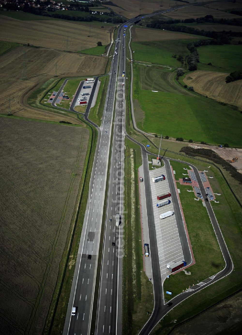 Eisenach from the bird's eye view: Blick auf den Verlauf des Projekt Nordverlegung / Umfahrung Hörselberge der Autobahn E40 / A4 in Thüringen bei Eisenach. Durchgeführt werden die im Zuge dieses Projektes notwendigen Arbeiten unter an derem von den Mitarbeitern der Niederlassung Weimar der EUROVIA Verkehrsbau Union sowie der Niederlassungen Abbruch und Erdbau, Betonstraßenbau, Ingenieurbau und TECO Schallschutz der EUROVIA Beton sowie der DEGES.