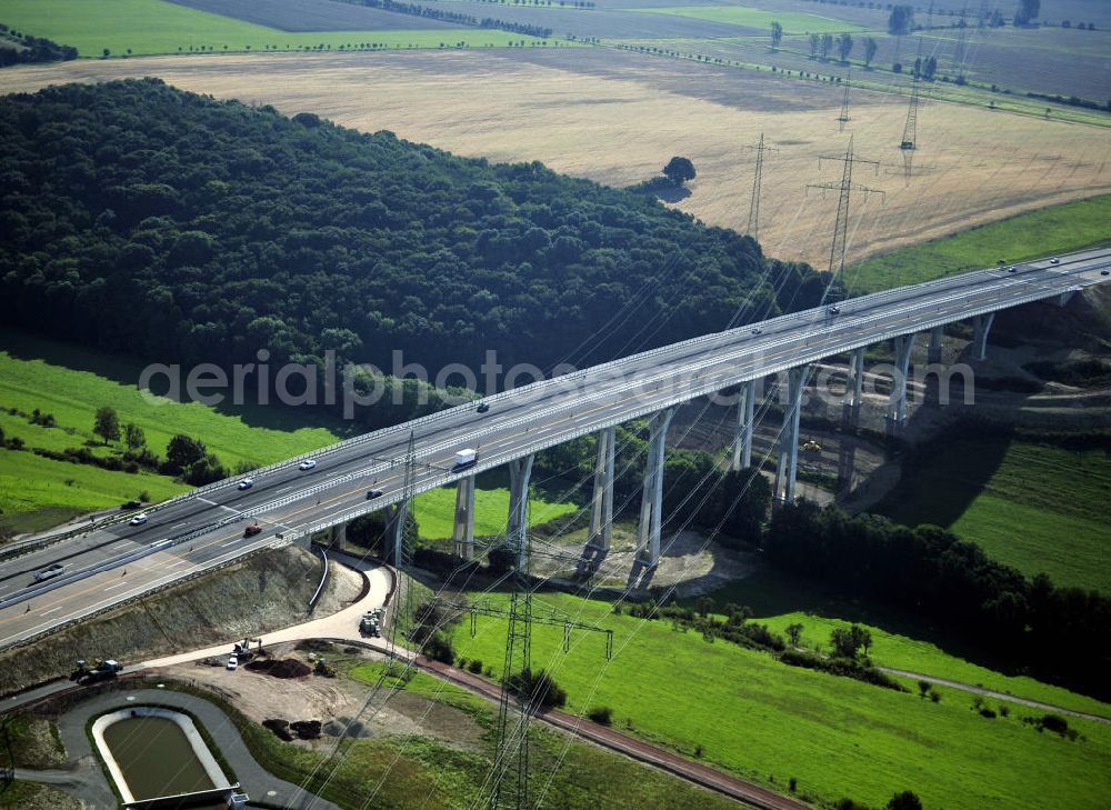 Aerial photograph Eisenach - Blick auf den Verlauf des Projekt Nordverlegung / Umfahrung Hörselberge der Autobahn E40 / A4 in Thüringen bei Eisenach. Durchgeführt werden die im Zuge dieses Projektes notwendigen Arbeiten unter an derem von den Mitarbeitern der Niederlassung Weimar der EUROVIA Verkehrsbau Union sowie der Niederlassungen Abbruch und Erdbau, Betonstraßenbau, Ingenieurbau und TECO Schallschutz der EUROVIA Beton sowie der DEGES.