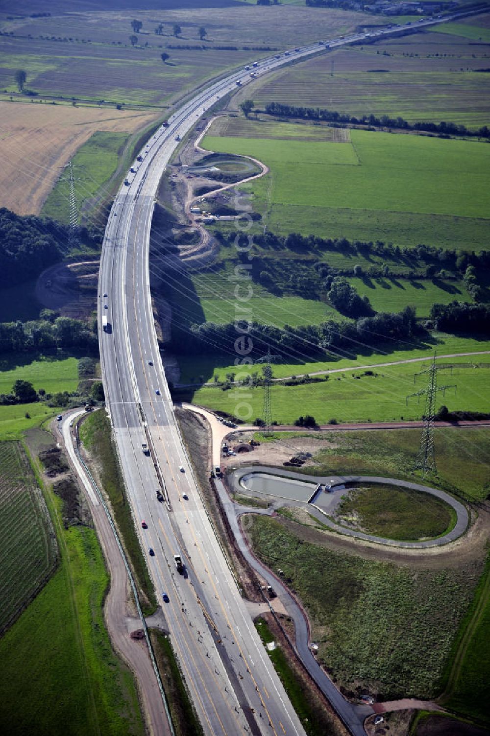 Aerial photograph Eisenach - Blick auf den Verlauf des Projekt Nordverlegung / Umfahrung Hörselberge der Autobahn E40 / A4 in Thüringen bei Eisenach. Durchgeführt werden die im Zuge dieses Projektes notwendigen Arbeiten unter an derem von den Mitarbeitern der Niederlassung Weimar der EUROVIA Verkehrsbau Union sowie der Niederlassungen Abbruch und Erdbau, Betonstraßenbau, Ingenieurbau und TECO Schallschutz der EUROVIA Beton sowie der DEGES.