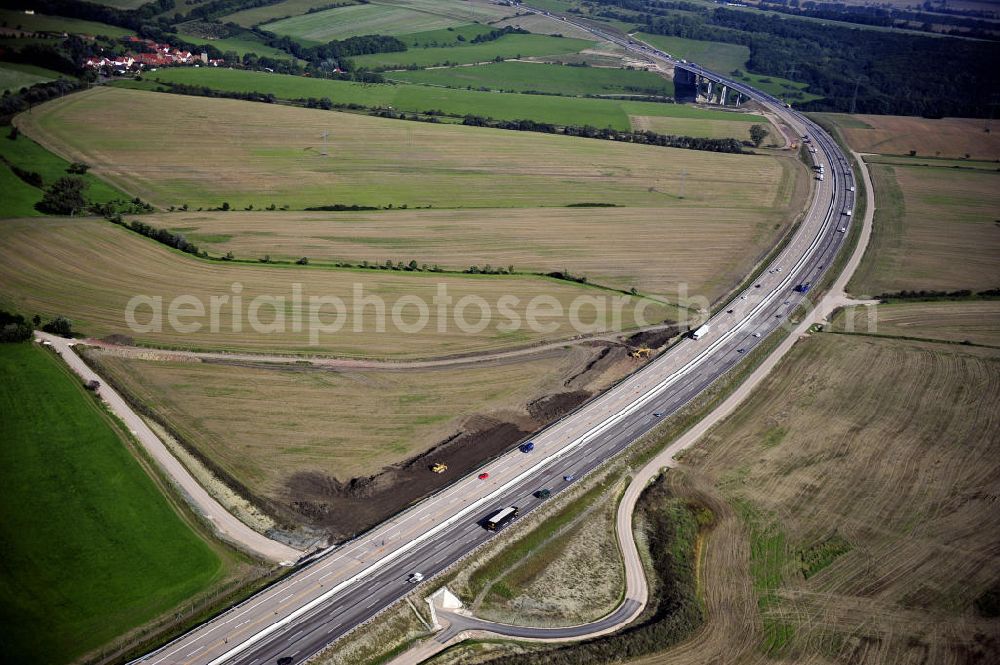 Eisenach from above - Blick auf den Verlauf des Projekt Nordverlegung / Umfahrung Hörselberge der Autobahn E40 / A4 in Thüringen bei Eisenach. Durchgeführt werden die im Zuge dieses Projektes notwendigen Arbeiten unter an derem von den Mitarbeitern der Niederlassung Weimar der EUROVIA Verkehrsbau Union sowie der Niederlassungen Abbruch und Erdbau, Betonstraßenbau, Ingenieurbau und TECO Schallschutz der EUROVIA Beton sowie der DEGES.