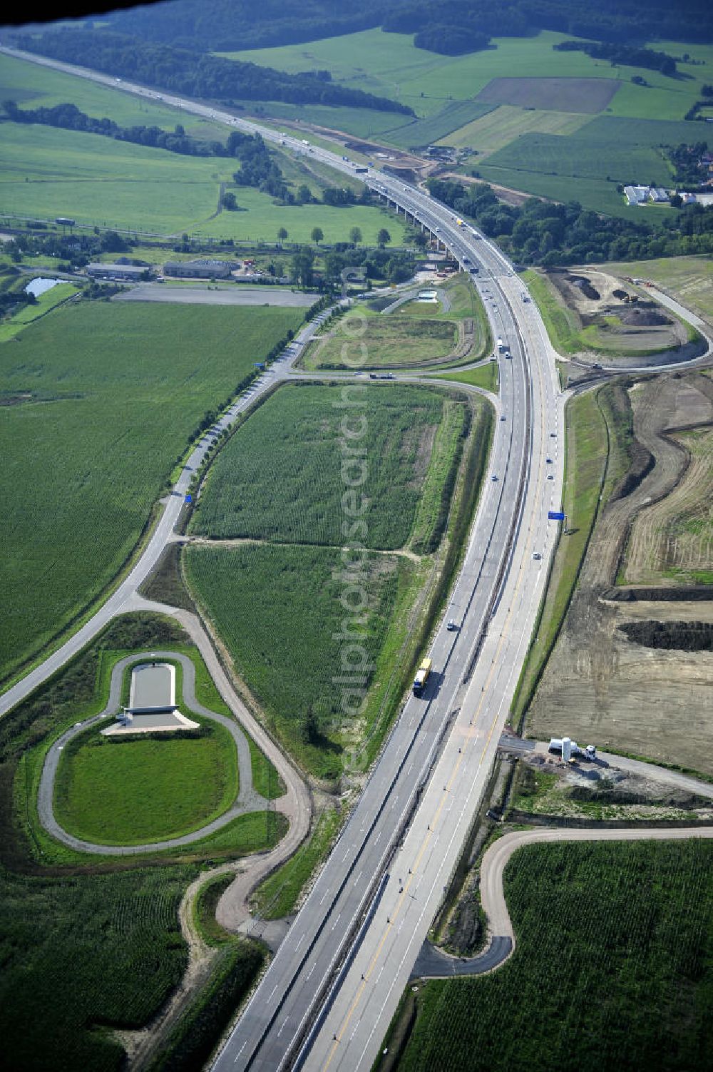 Eisenach from the bird's eye view: Blick auf den Verlauf des Projekt Nordverlegung / Umfahrung Hörselberge der Autobahn E40 / A4 in Thüringen bei Eisenach. Durchgeführt werden die im Zuge dieses Projektes notwendigen Arbeiten unter an derem von den Mitarbeitern der Niederlassung Weimar der EUROVIA Verkehrsbau Union sowie der Niederlassungen Abbruch und Erdbau, Betonstraßenbau, Ingenieurbau und TECO Schallschutz der EUROVIA Beton sowie der DEGES.