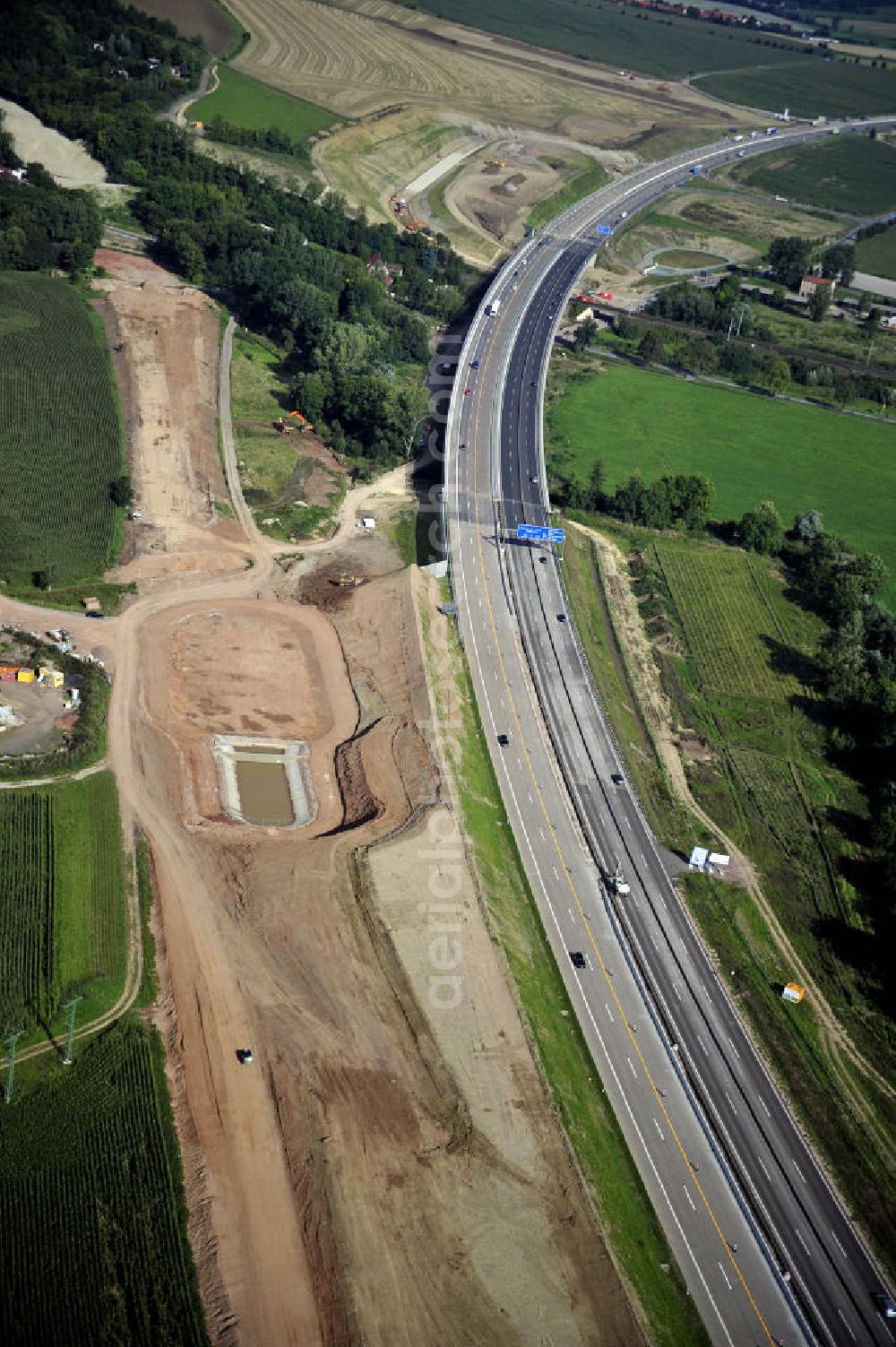 Eisenach from above - Blick auf den Verlauf des Projekt Nordverlegung / Umfahrung Hörselberge der Autobahn E40 / A4 in Thüringen bei Eisenach. Durchgeführt werden die im Zuge dieses Projektes notwendigen Arbeiten unter an derem von den Mitarbeitern der Niederlassung Weimar der EUROVIA Verkehrsbau Union sowie der Niederlassungen Abbruch und Erdbau, Betonstraßenbau, Ingenieurbau und TECO Schallschutz der EUROVIA Beton sowie der DEGES.