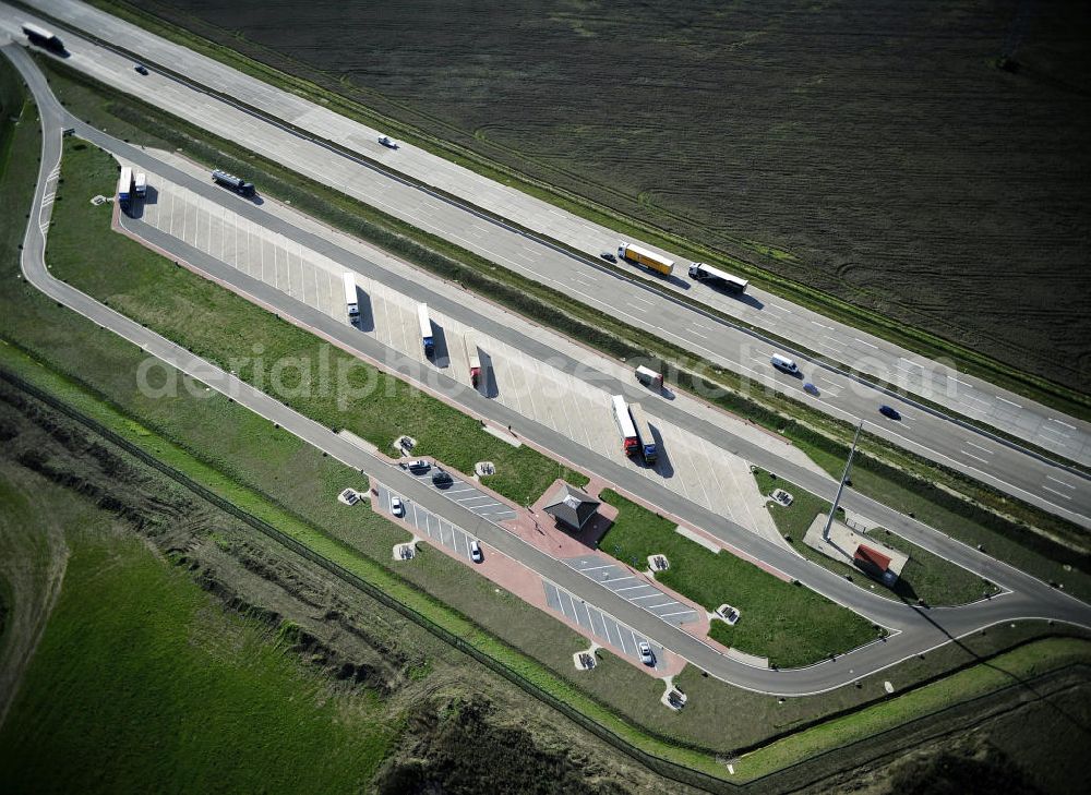 Aerial photograph Eisenach - Blick auf den Verlauf des Projekt Nordverlegung / Umfahrung Hörselberge der Autobahn E40 / A4 in Thüringen bei Eisenach. Durchgeführt werden die im Zuge dieses Projektes notwendigen Arbeiten unter an derem von den Mitarbeitern der Niederlassung Weimar der EUROVIA Verkehrsbau Union sowie der Niederlassungen Abbruch und Erdbau, Betonstraßenbau, Ingenieurbau und TECO Schallschutz der EUROVIA Beton sowie der DEGES.