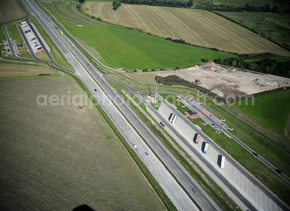 Aerial image Eisenach - Blick auf den Verlauf des Projekt Nordverlegung / Umfahrung Hörselberge der Autobahn E40 / A4 in Thüringen bei Eisenach. Durchgeführt werden die im Zuge dieses Projektes notwendigen Arbeiten unter an derem von den Mitarbeitern der Niederlassung Weimar der EUROVIA Verkehrsbau Union sowie der Niederlassungen Abbruch und Erdbau, Betonstraßenbau, Ingenieurbau und TECO Schallschutz der EUROVIA Beton sowie der DEGES.