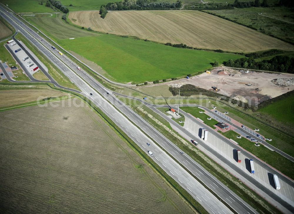 Eisenach from above - Blick auf den Verlauf des Projekt Nordverlegung / Umfahrung Hörselberge der Autobahn E40 / A4 in Thüringen bei Eisenach. Durchgeführt werden die im Zuge dieses Projektes notwendigen Arbeiten unter an derem von den Mitarbeitern der Niederlassung Weimar der EUROVIA Verkehrsbau Union sowie der Niederlassungen Abbruch und Erdbau, Betonstraßenbau, Ingenieurbau und TECO Schallschutz der EUROVIA Beton sowie der DEGES.