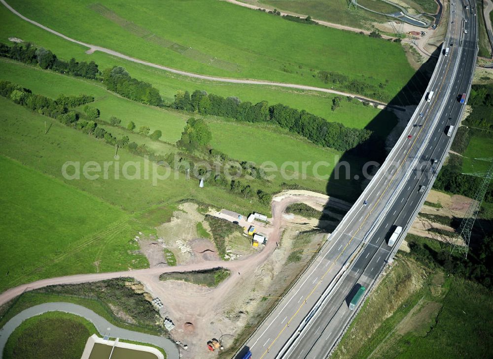 Aerial photograph Eisenach - Blick auf den Verlauf des Projekt Nordverlegung / Umfahrung Hörselberge der Autobahn E40 / A4 in Thüringen bei Eisenach. Durchgeführt werden die im Zuge dieses Projektes notwendigen Arbeiten unter an derem von den Mitarbeitern der Niederlassung Weimar der EUROVIA Verkehrsbau Union sowie der Niederlassungen Abbruch und Erdbau, Betonstraßenbau, Ingenieurbau und TECO Schallschutz der EUROVIA Beton sowie der DEGES.