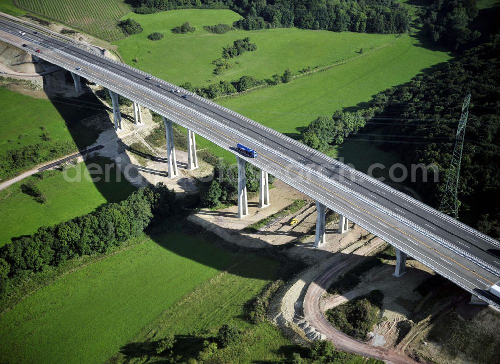 Eisenach from above - Blick auf den Verlauf des Projekt Nordverlegung / Umfahrung Hörselberge der Autobahn E40 / A4 in Thüringen bei Eisenach. Durchgeführt werden die im Zuge dieses Projektes notwendigen Arbeiten unter an derem von den Mitarbeitern der Niederlassung Weimar der EUROVIA Verkehrsbau Union sowie der Niederlassungen Abbruch und Erdbau, Betonstraßenbau, Ingenieurbau und TECO Schallschutz der EUROVIA Beton sowie der DEGES.