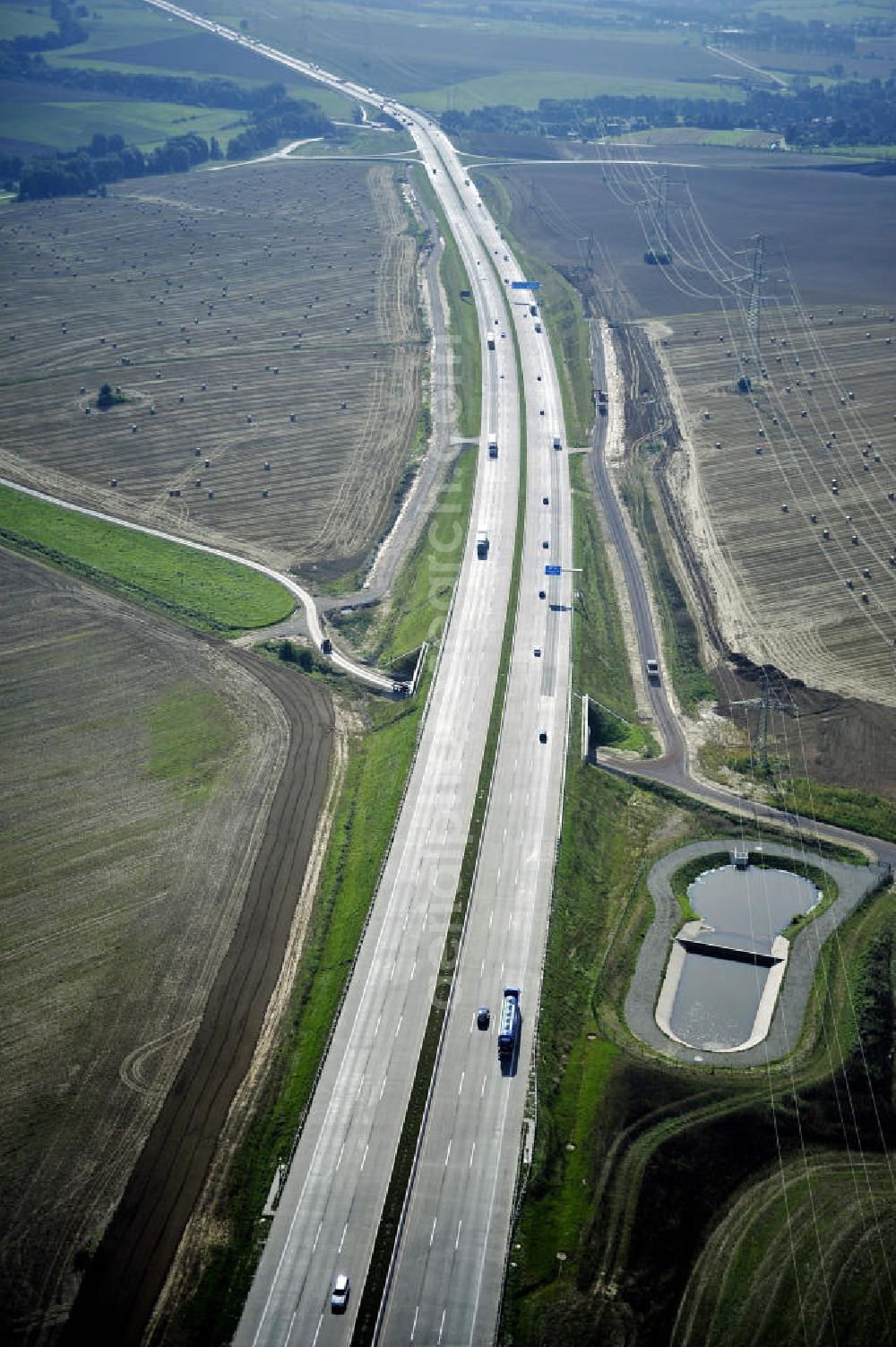 Aerial image Eisenach - Blick auf den Verlauf des Projekt Nordverlegung / Umfahrung Hörselberge der Autobahn E40 / A4 in Thüringen bei Eisenach. Durchgeführt werden die im Zuge dieses Projektes notwendigen Arbeiten unter an derem von den Mitarbeitern der Niederlassung Weimar der EUROVIA Verkehrsbau Union sowie der Niederlassungen Abbruch und Erdbau, Betonstraßenbau, Ingenieurbau und TECO Schallschutz der EUROVIA Beton sowie der DEGES.